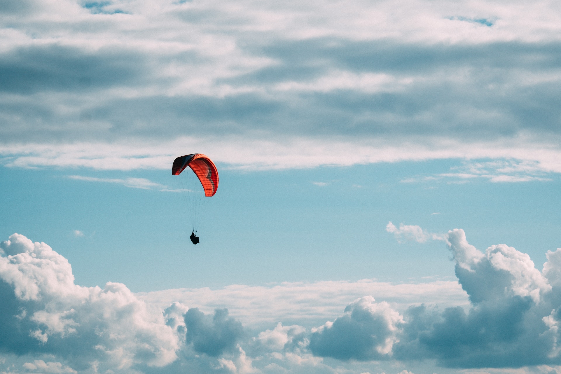 Les 6 meilleurs endroits pour sauter en parachute et survoler des panoramas extraordinaires !